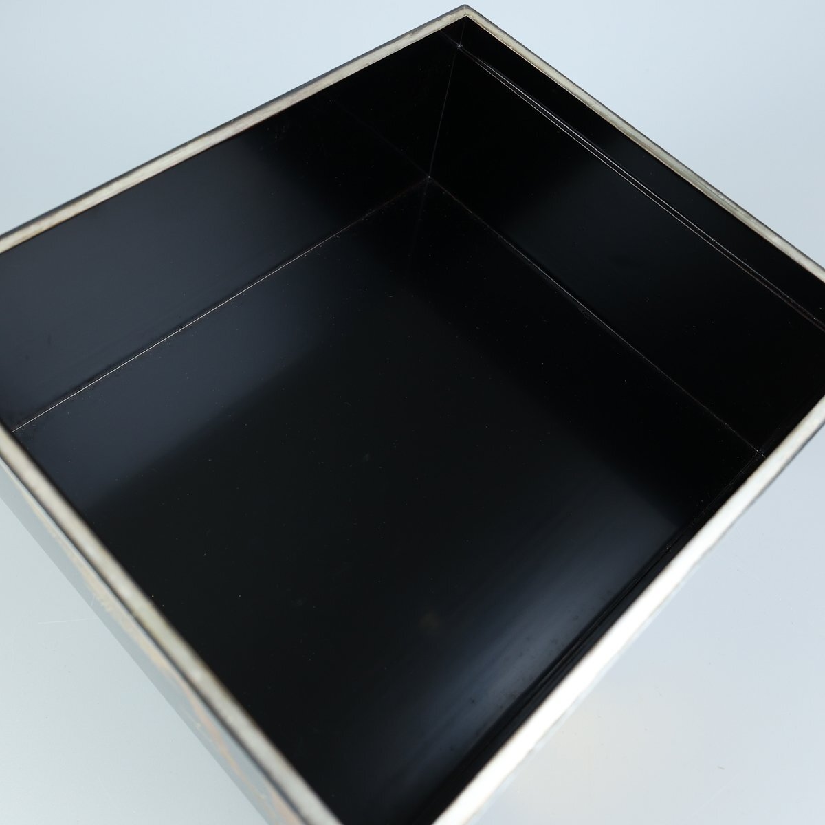 【志】K0571 松之蒔絵御硯箱 迎田嘉亭作 秋悦下絵 蒔絵 二段 銀縁 水滴 硯 時代物 文房具｛＃_画像9