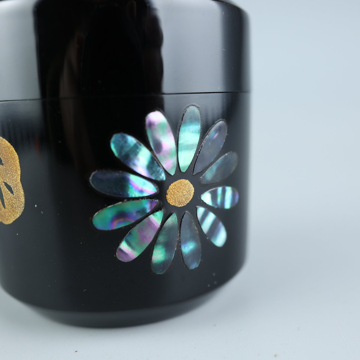 【志】K0607 菊桐蒔絵 吹雪棗 一后一兆作 螺鈿 蒔絵 茶道具 茶入 共箱【】_画像7