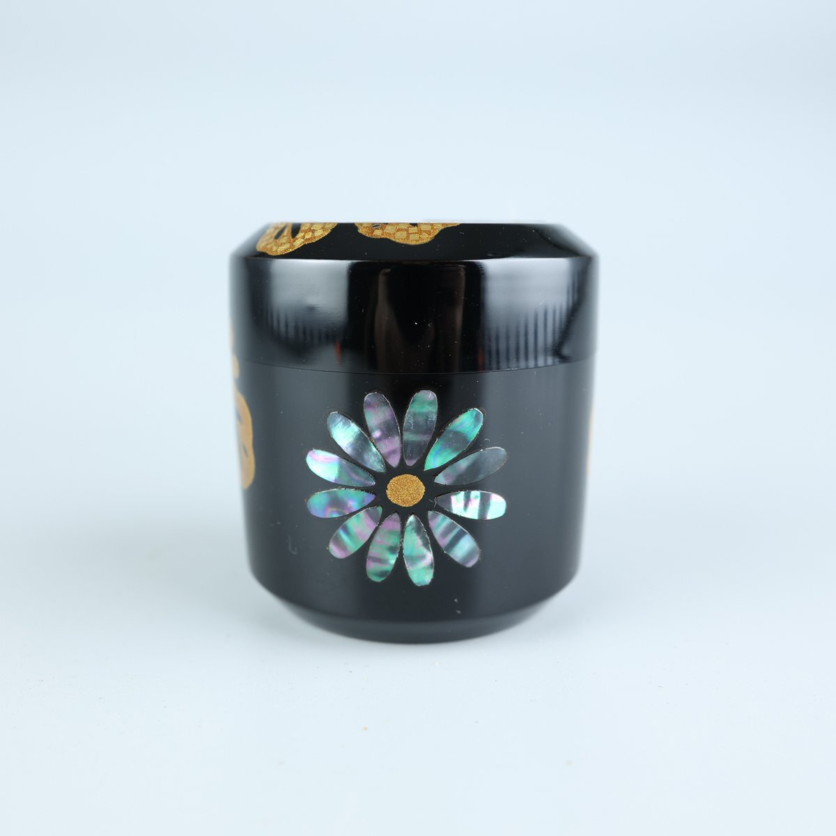 【志】K0607 菊桐蒔絵 吹雪棗 一后一兆作 螺鈿 蒔絵 茶道具 茶入 共箱【】_画像4