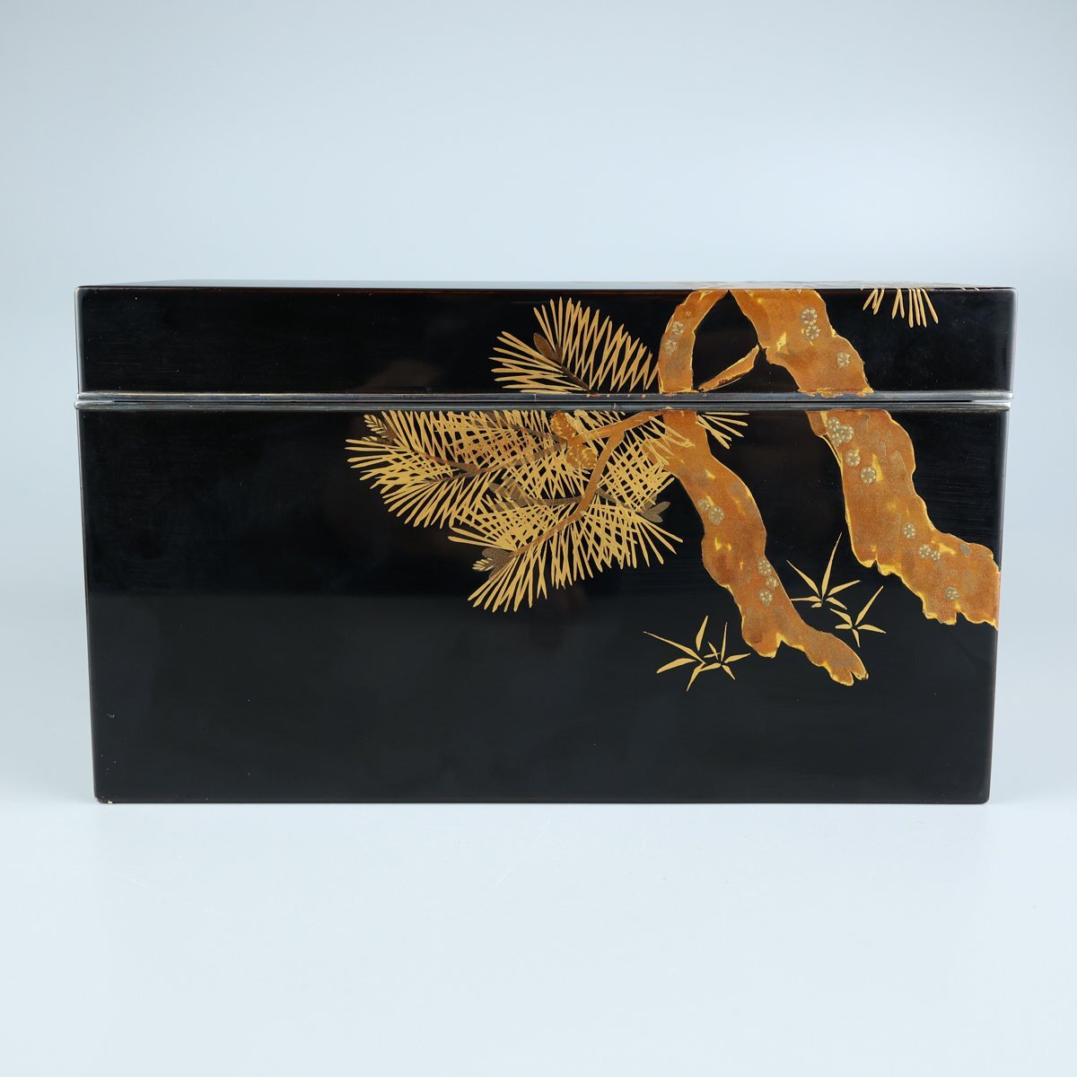 【志】K0571 松之蒔絵御硯箱 迎田嘉亭作 秋悦下絵 蒔絵 二段 銀縁 水滴 硯 時代物 文房具｛＃_画像2