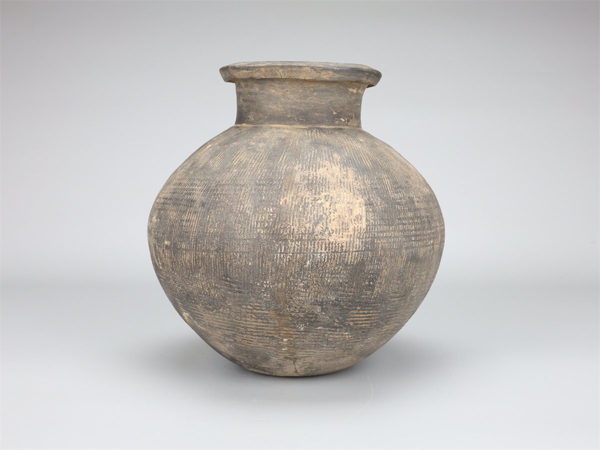 【吉】CN904 土器 【須恵器】 黒陶 壷 高24㎝ 径23㎝／底に修復跡あり！_画像2