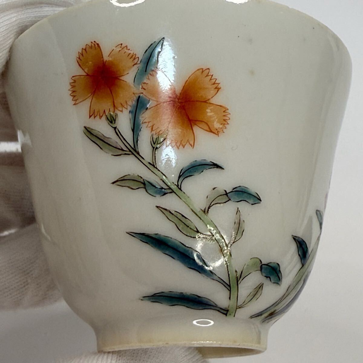 X-中国古美術 時代物 色絵 粉彩 杯 盃 茶道具 花草図 仕覆付 共箱付 在銘 成化年製 唐物 陶磁器 中国古玩 骨董品 傷あり_画像7
