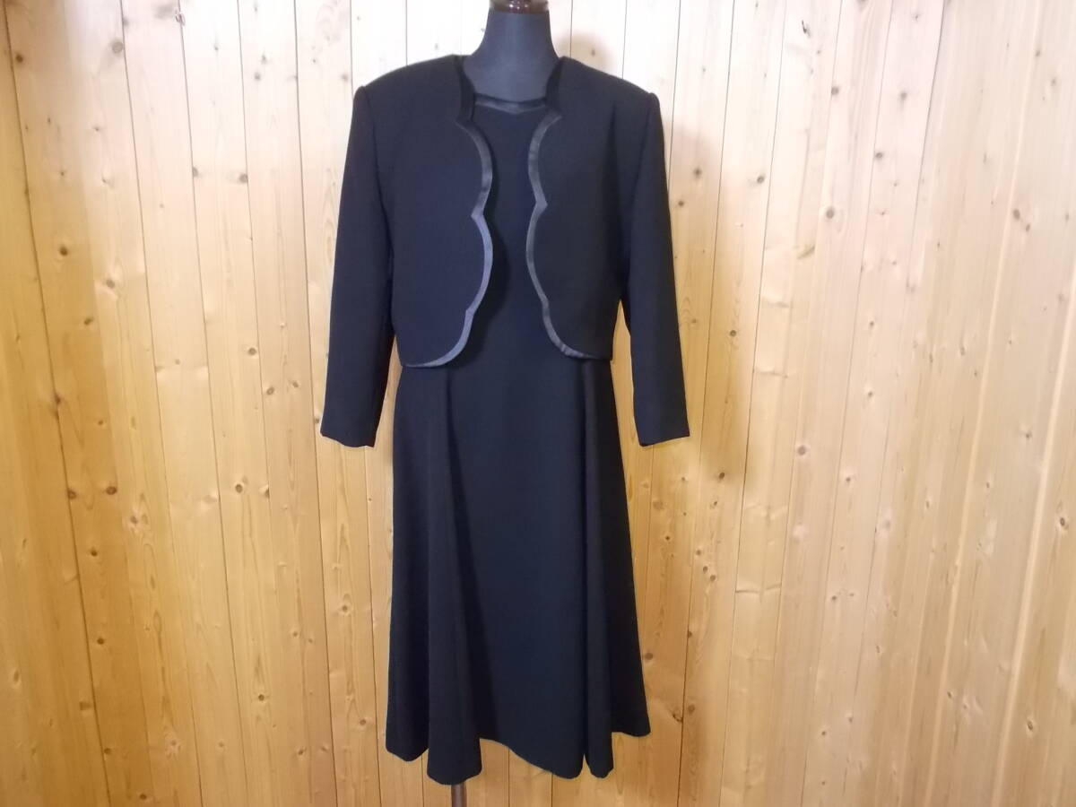 b360◆pierre cardin ブラックフォーマル◆サイズ13 クリーニング済 肩パット ピエールカルダン ジャケット ワンピース 喪服お通夜お葬式7K_画像1