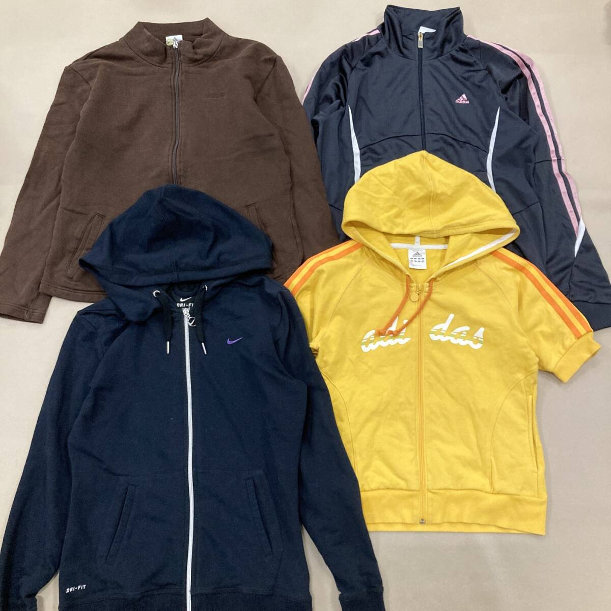 ★ スポーツブランド 29点 まとめ商品 NIKE new balance adodas Tシャツ ジャージ アウター サイズMIX レディース 卸 現状品 6.74kg_画像4