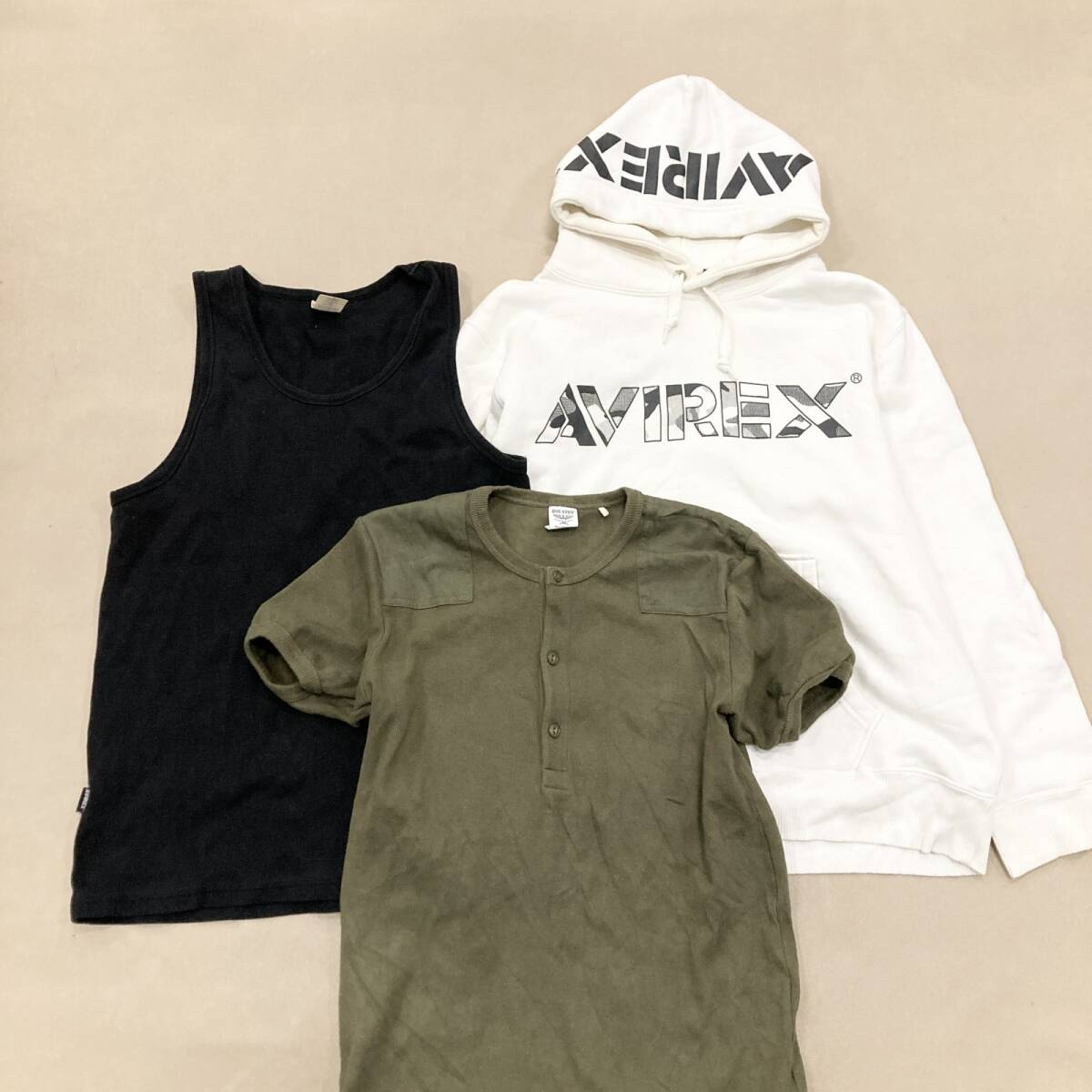 ★アメカジ ファッション 23点 まとめ AVIREX CALEE VANSON Schott Tシャツ パーカ トップス ボトムス 等 サイズMIX メンズ 卸現状品 8.9kg_画像3