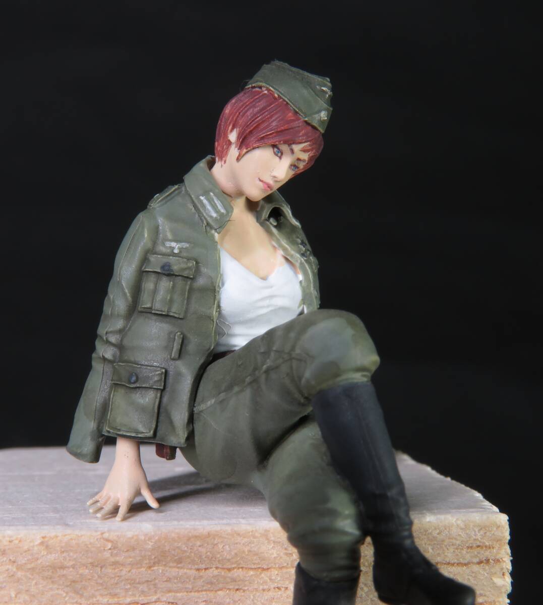 女ドイツ兵　足組　1/35レジンキット塗装済み完成品一体_画像9