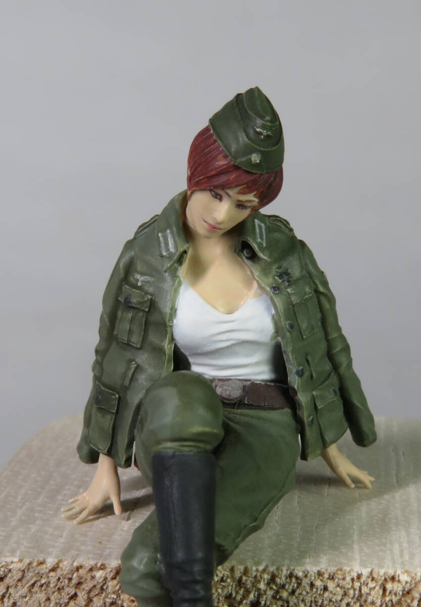 女ドイツ兵　足組　1/35レジンキット塗装済み完成品一体_画像7