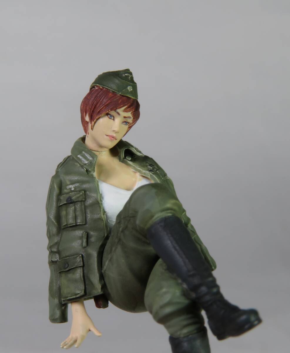 女ドイツ兵　足組　1/35レジンキット塗装済み完成品一体_画像6