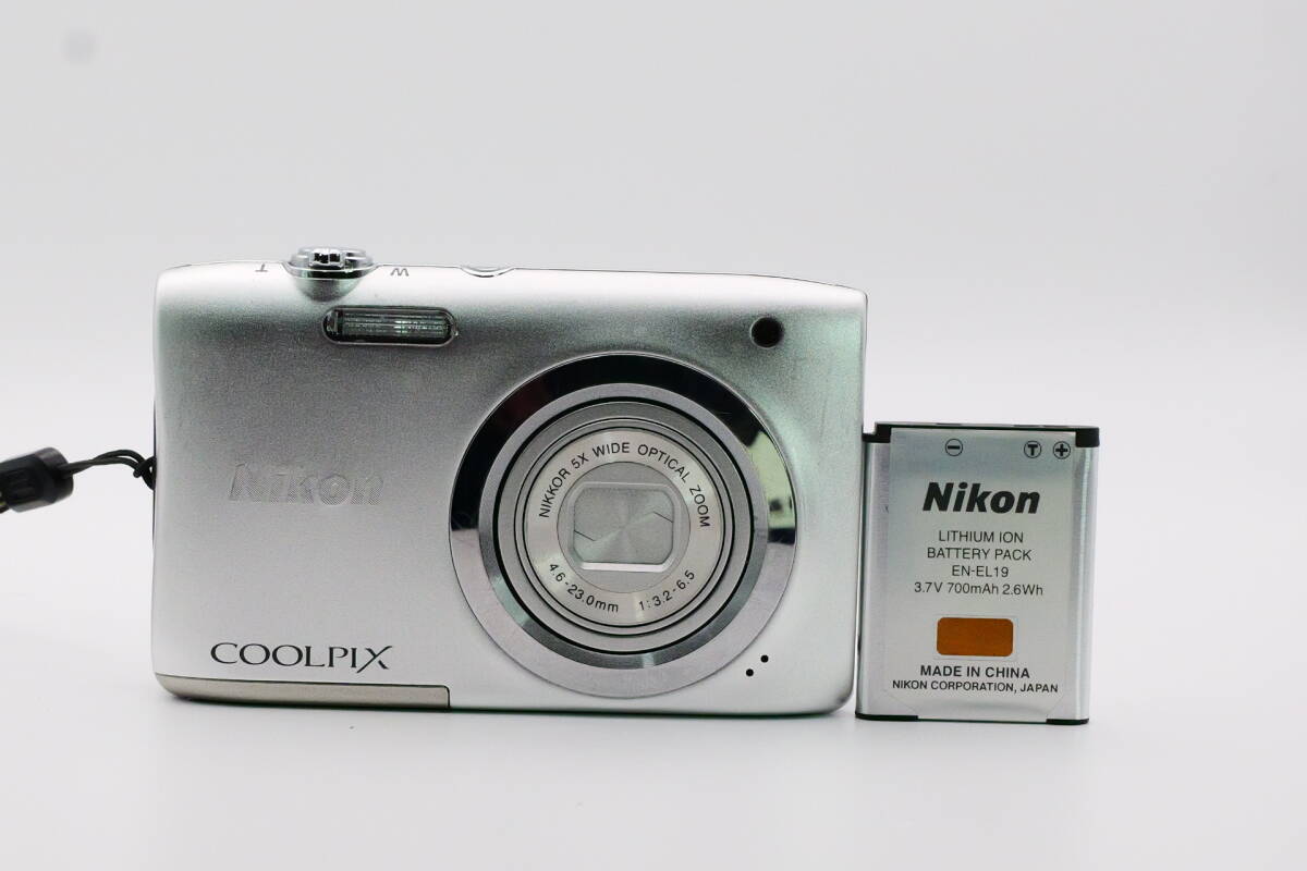 『美品』Nikon COOLPIX A100 ニコン コンパクトデジタルカメラ デジカメ シルバーカラー @199_画像1