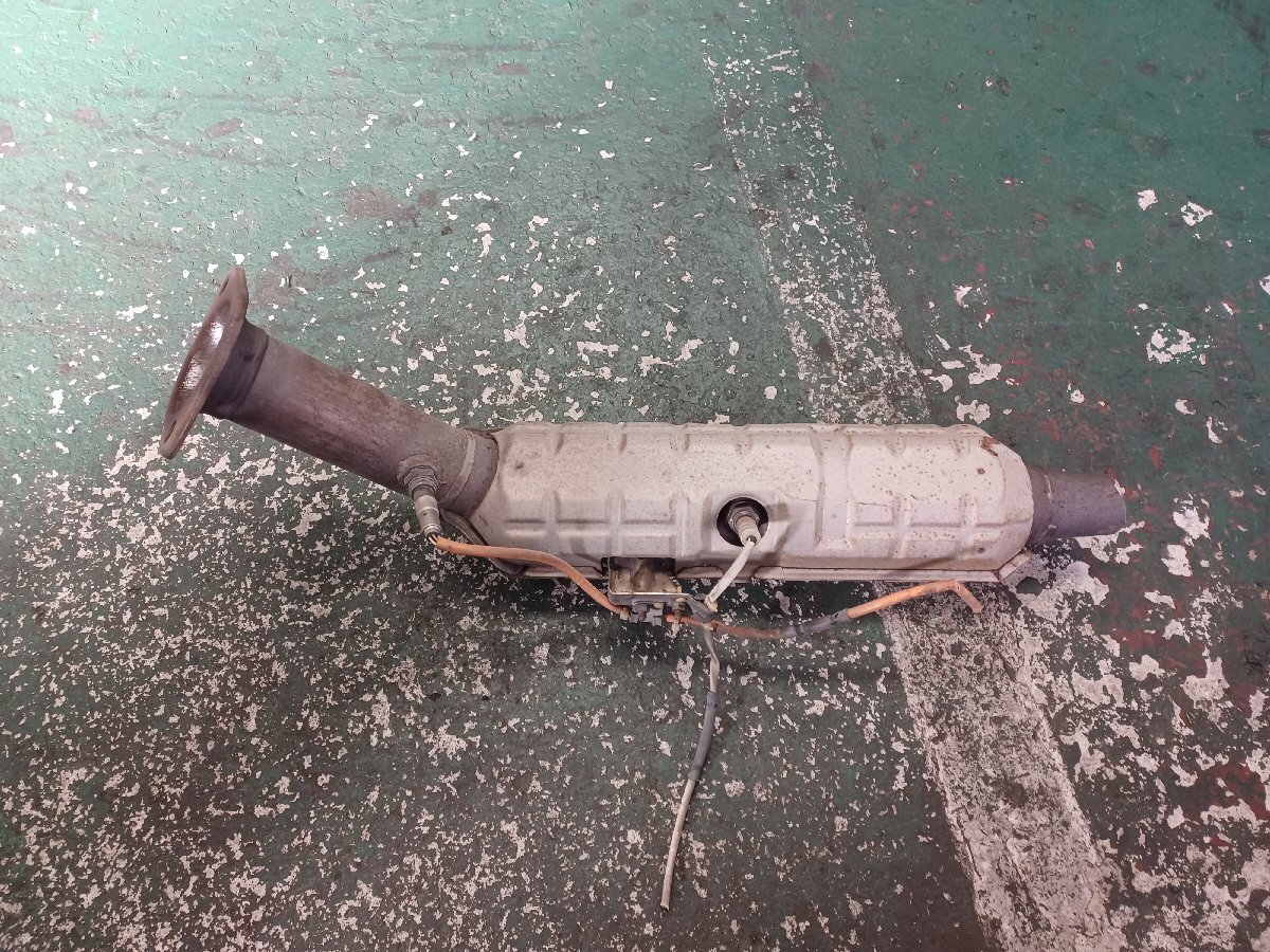 536851★GG3S GY3P GGES アテンザ【純正】触媒 コンバーター キャタライザー★L3-VE★棚落ち無し★ジャンク_画像1