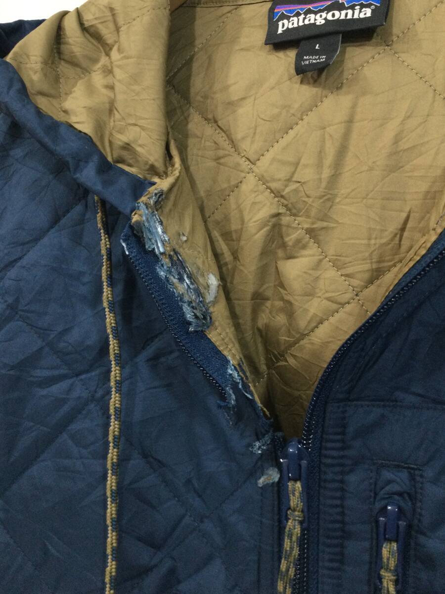 Patagonia パタゴニア 中綿 キルティングジャケット パフジャケット アウトドアジャケット メンズL ダメージあり_画像4
