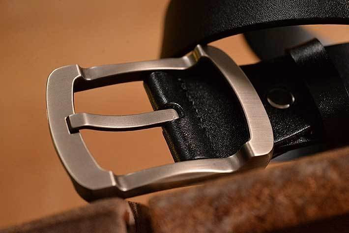 130～135cm 本革 レザー GENUINE LEATHER ベルト メンズ レディース 4mm肉厚 サイズ調整可能 7994365 ブラック 新品 1円 スタート_画像3