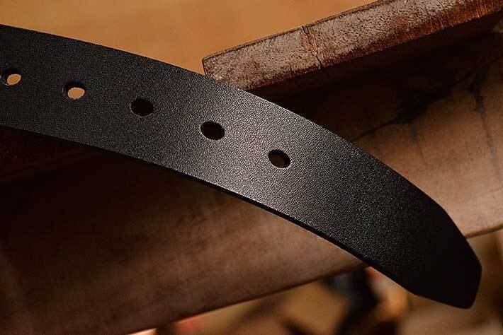 130～135cm 本革 レザー GENUINE LEATHER ベルト メンズ レディース 4mm肉厚 サイズ調整可能 7994365 ブラック 新品 1円 スタート_画像5