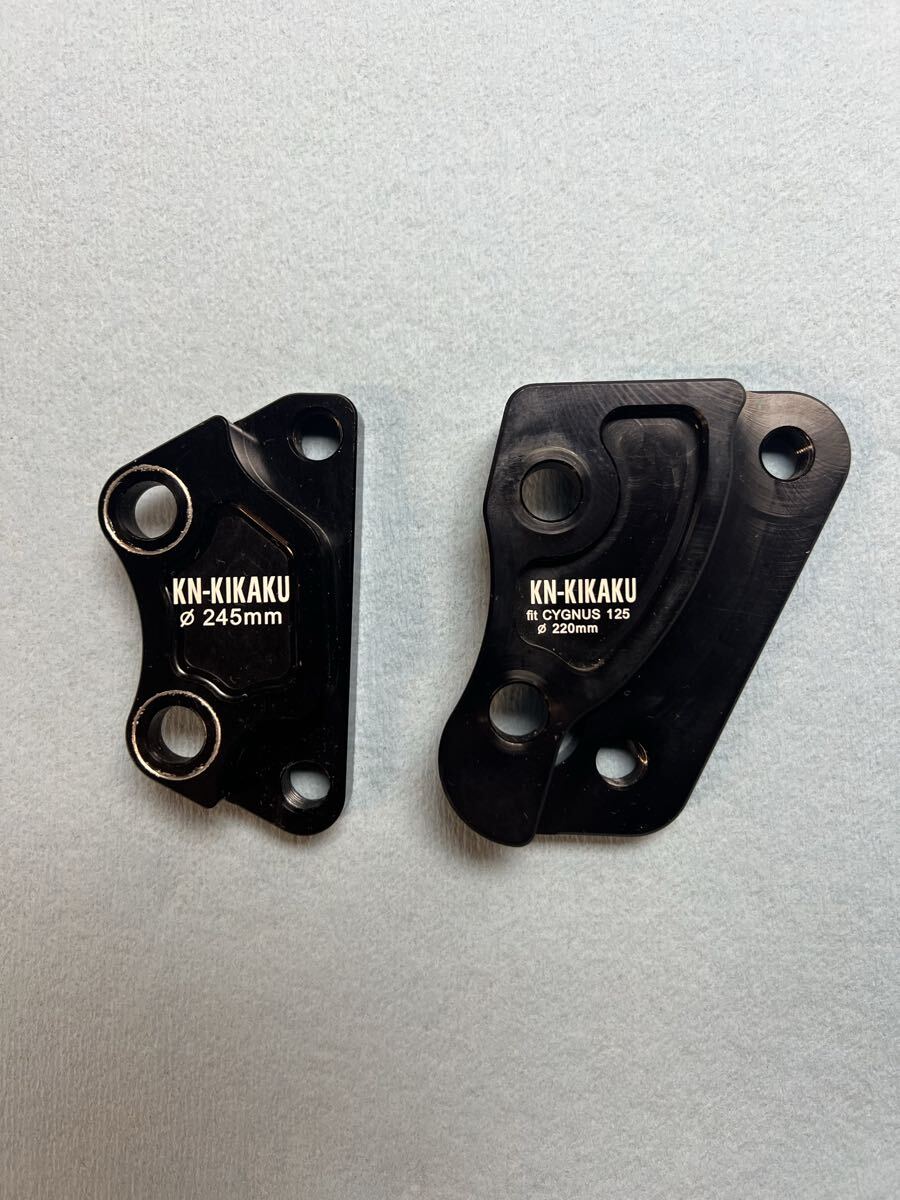 シグナスX 1型専用 KN企画 30パイ純正フォーク用 220&245mmローター用 ブレンボ4pod1ピン 40mmキャリパーサポート ２個セット_画像1
