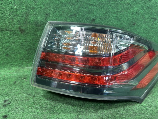 レクサス CT DAA-ZWA10 右テールランプ CT200H Fスポーツ 083 コイト 81551-76080_画像2
