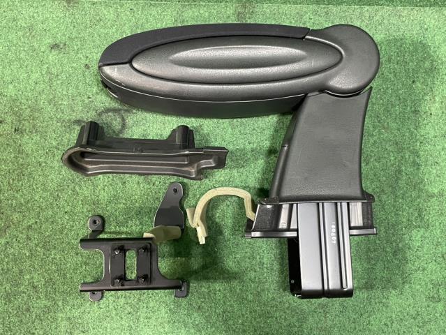 ノート DBA-E12 アームレスト X DIG-S KAD_画像1