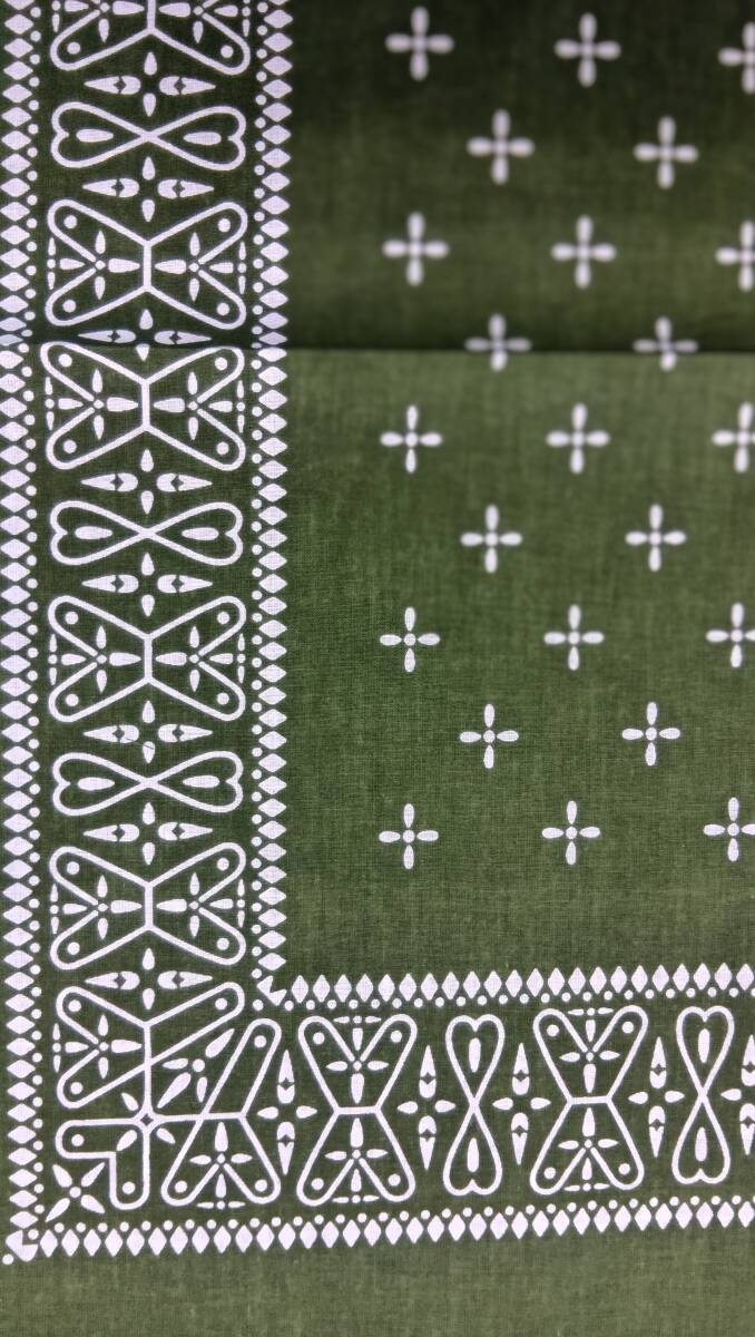 バンダナ　大判　グリーン　人気のクロス柄_画像2