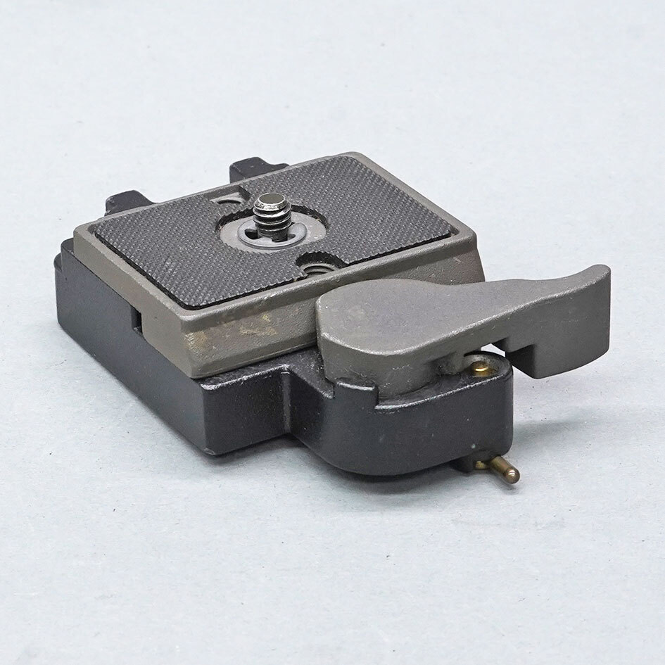 【60】Manfrotto 323 RC2 クイックリリースアダプター_画像1