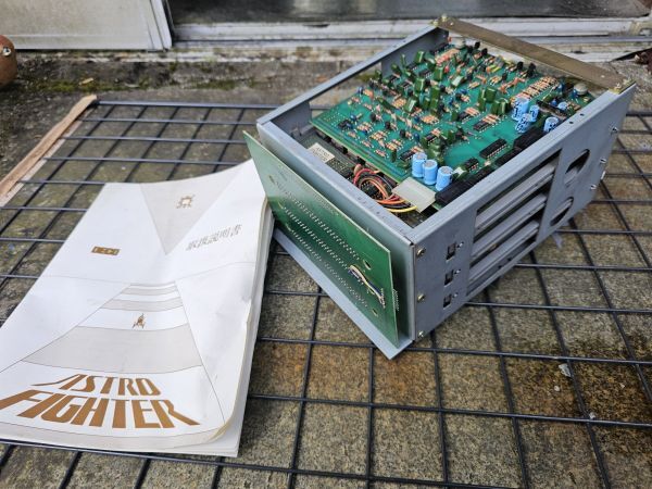 ★☆1円スタート！　通電未確認につきジャンク！　アストロファイター　説明書付き　昭和レトロ　　ゲーム機　基板　☆★_画像2