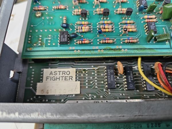 ★☆1円スタート！　通電未確認につきジャンク！　アストロファイター　説明書付き　昭和レトロ　　ゲーム機　基板　☆★_画像3