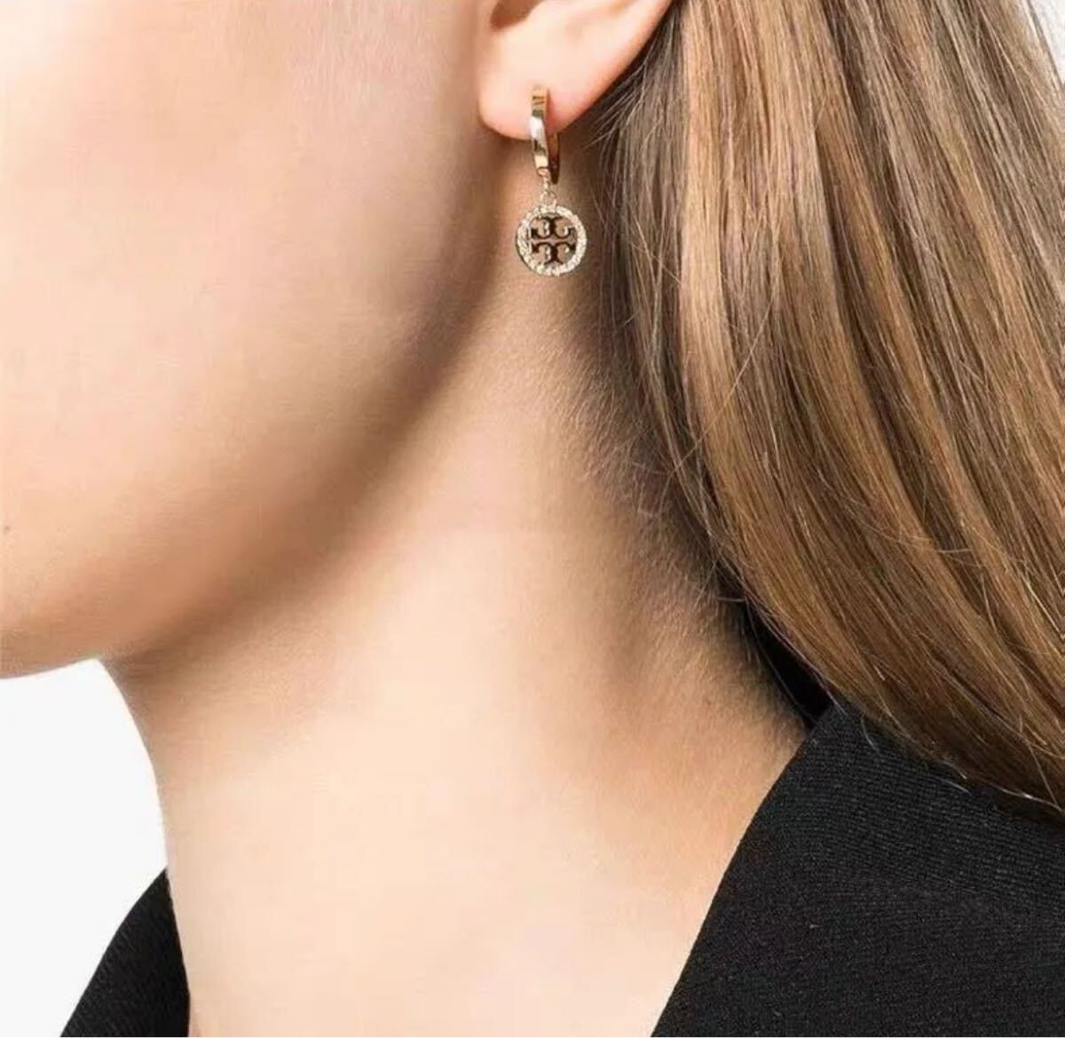 新品未使用 トリーバーチ ミラー パヴェ フープ ピアス_画像8