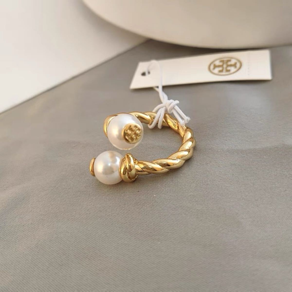 新品未使用　Tory Burch TB015 トリーバーチ　パールリング　ゴールド　上品 フリーサイズ_画像3