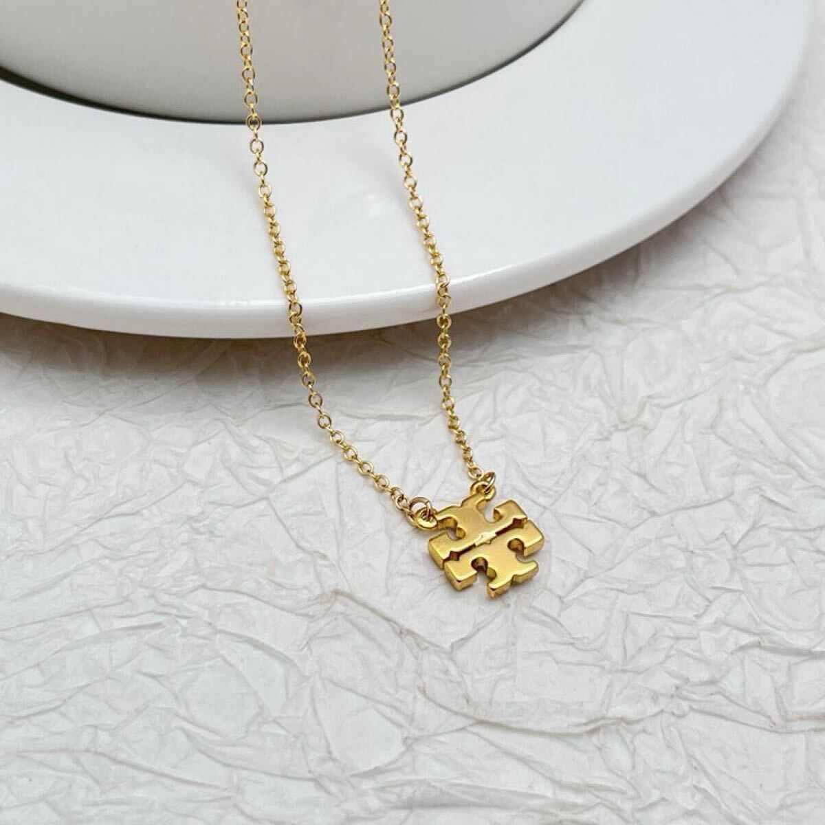 正規新品　TB023-13 Tory Burch トリーバーチ ミラー パヴェ ロゴ ネックレス　ゴールド　大特価　_画像4