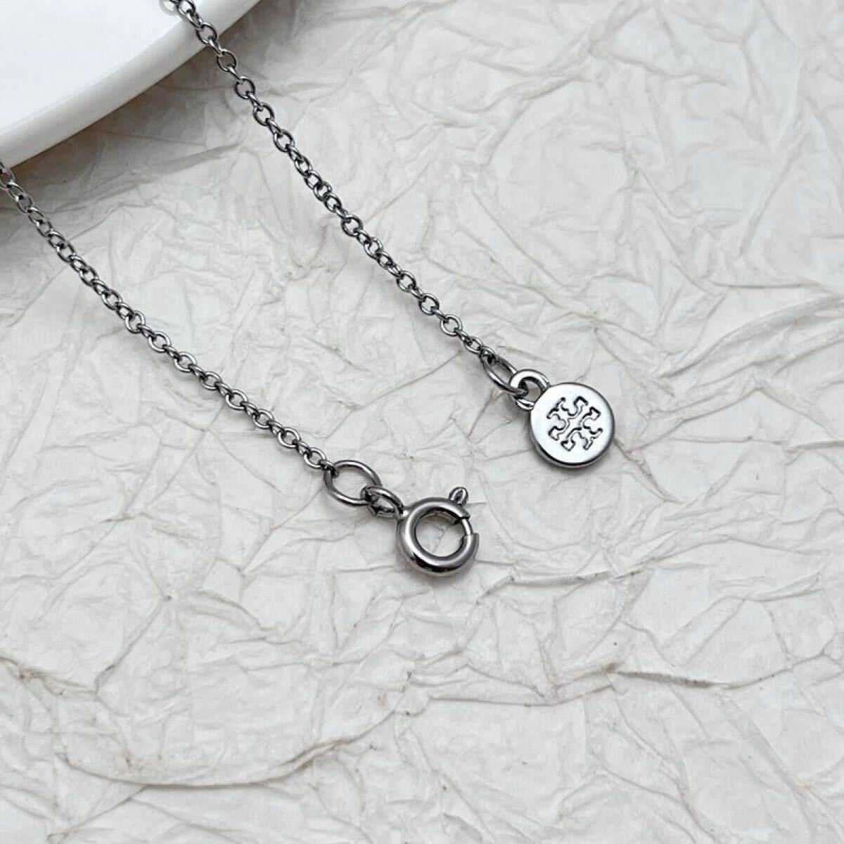 正規新品　TB023-14 Tory Burch トリーバーチ ミラー パヴェ ロゴ ネックレス　シルバー　大特価　_画像3