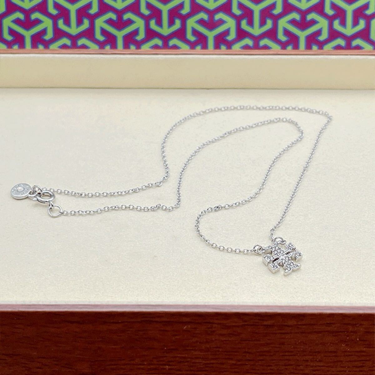 正規新品　TB023-14 Tory Burch トリーバーチ ミラー パヴェ ロゴ ネックレス　シルバー　大特価　_画像4