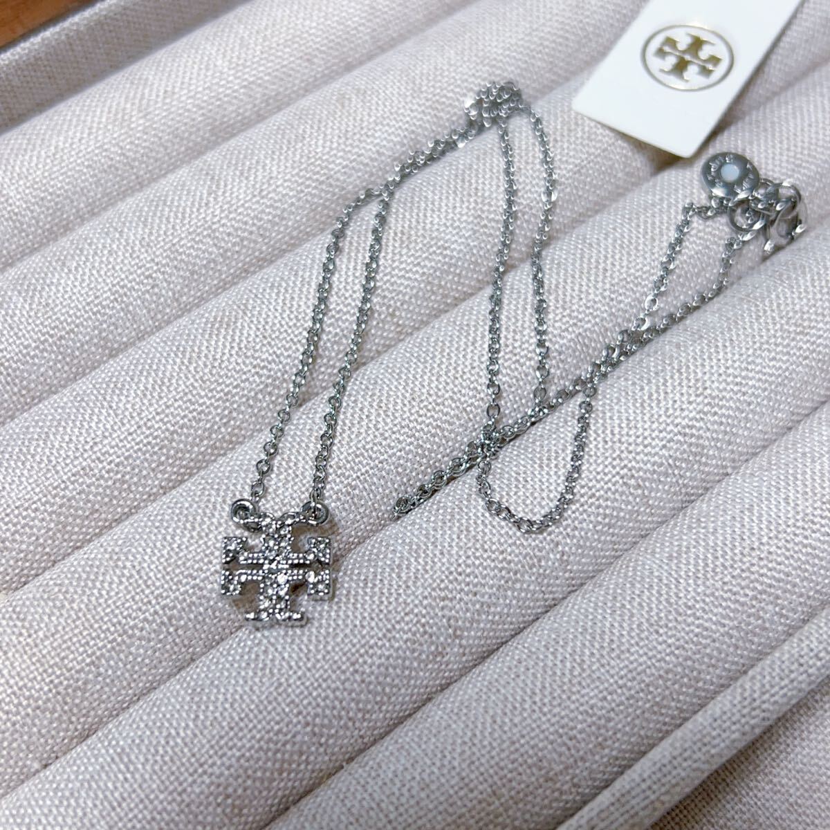 正規新品　TB023-14 Tory Burch トリーバーチ ミラー パヴェ ロゴ ネックレス　シルバー　大特価　_画像5