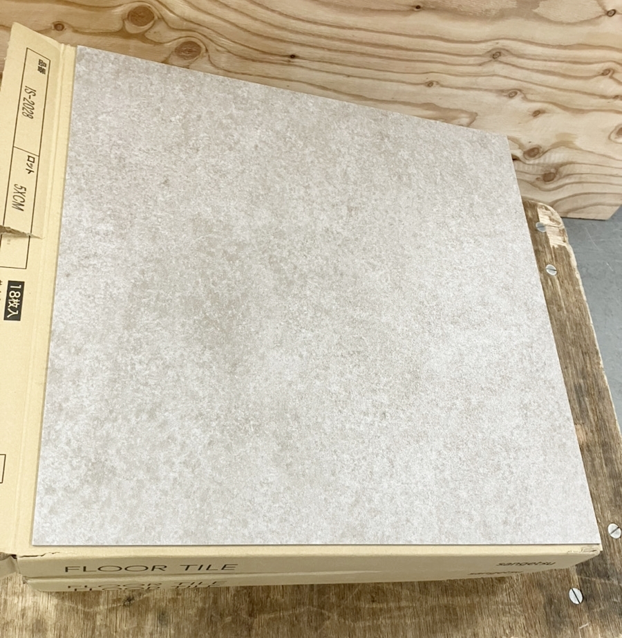 H-2【未使用/3箱まとめ売り】サンゲツ　フロアタイル　複層ビニル床タイルFT　IS-2028　合計約11.28㎡　IK1115ー1xxx3_画像4
