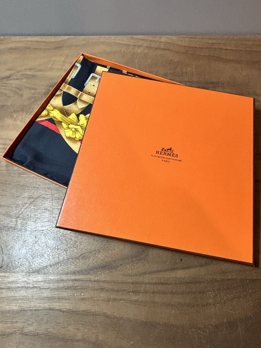 【1円〜】HERMES エルメス カレ90 Grand Mange グランマネージュ 黒×赤×金 馬具デザイン シルク100% H.d’ORIGNY 正規品 箱付き_画像1