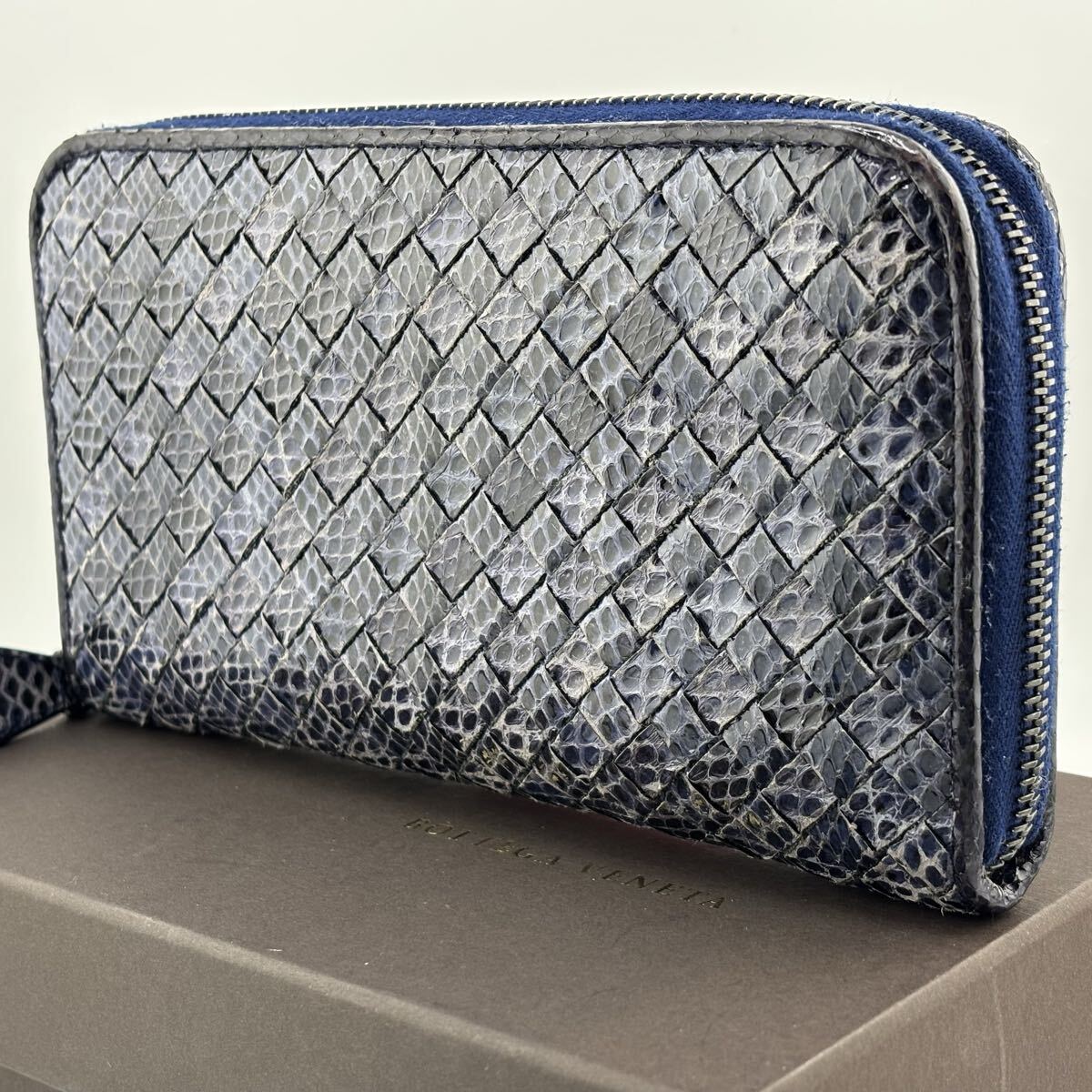 [ очень редкий прекрасный товар ]BOTTEGA VENETA Bottega Veneta длинный кошелек Zippy бумажник сетка a year z питон . кожа оттенок голубого синий серия 