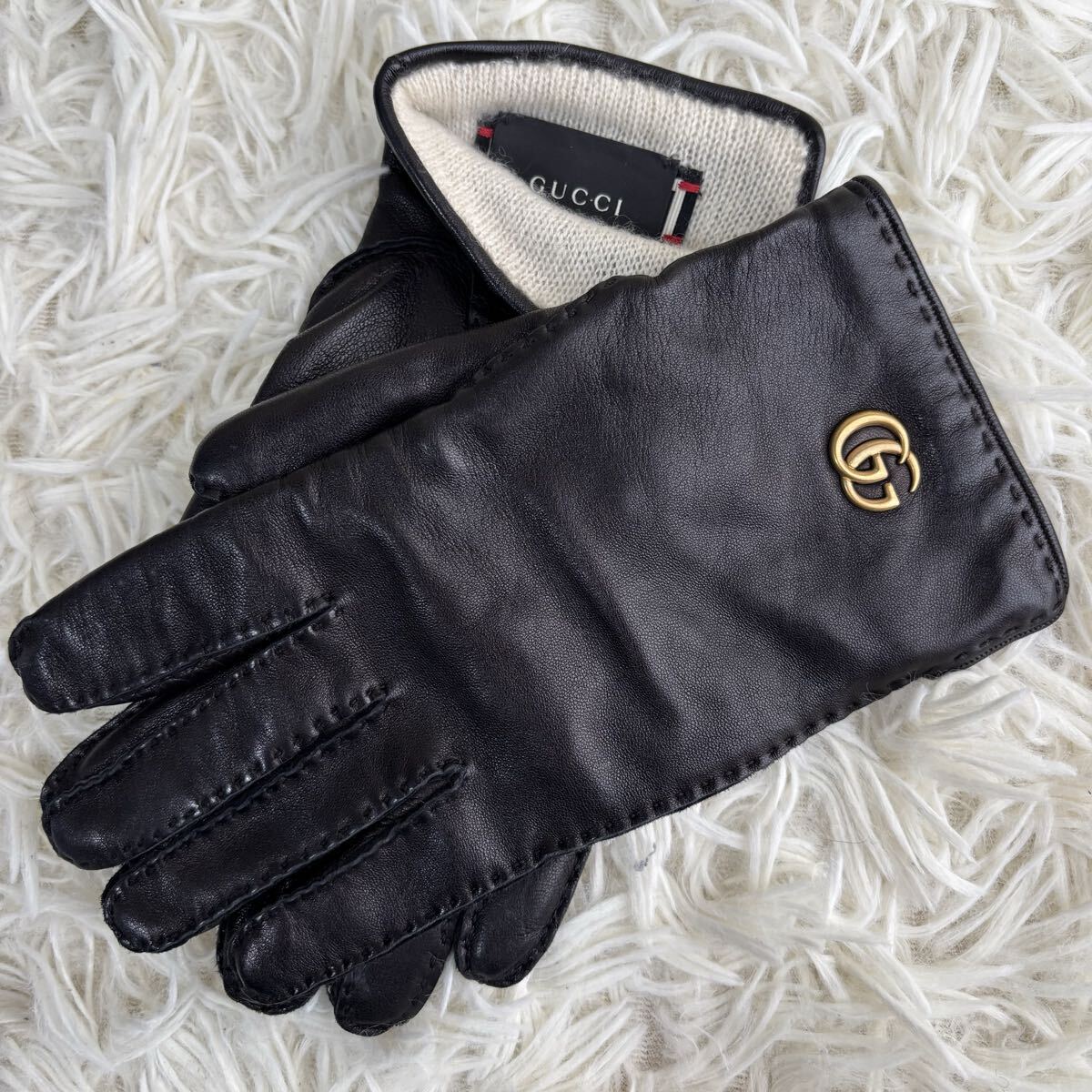 【超激レア 美品】GUCCI グッチ レザーグラブ 革手袋 手袋 GGマーモント ゴールド金具 レザー ラムレザー 羊革 本革 カシミヤ 黒 ブラック_画像2