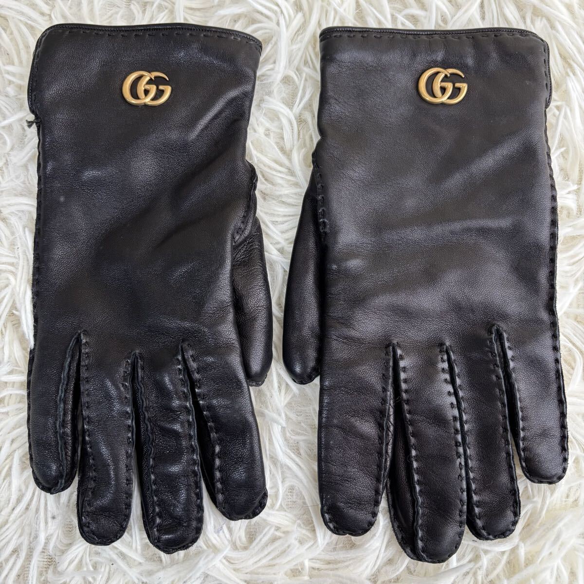 【超激レア 美品】GUCCI グッチ レザーグラブ 革手袋 手袋 GGマーモント ゴールド金具 レザー ラムレザー 羊革 本革 カシミヤ 黒 ブラック_画像3