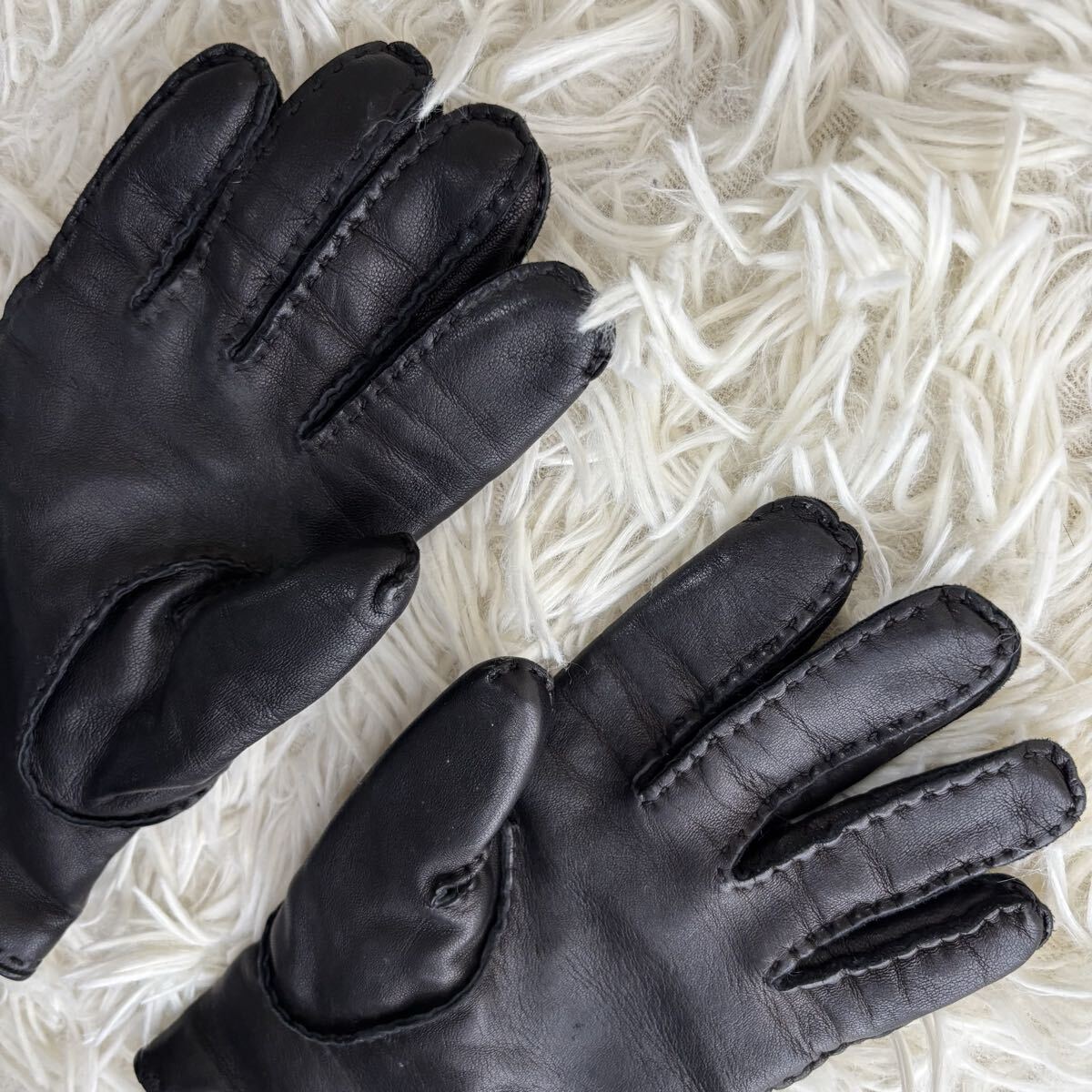【超激レア 美品】GUCCI グッチ レザーグラブ 革手袋 手袋 GGマーモント ゴールド金具 レザー ラムレザー 羊革 本革 カシミヤ 黒 ブラック_画像5