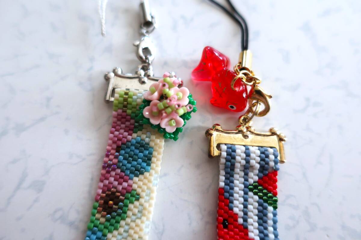 完成品★ 金魚と紫陽花ビーズステッチストラップ 2個セット_画像2