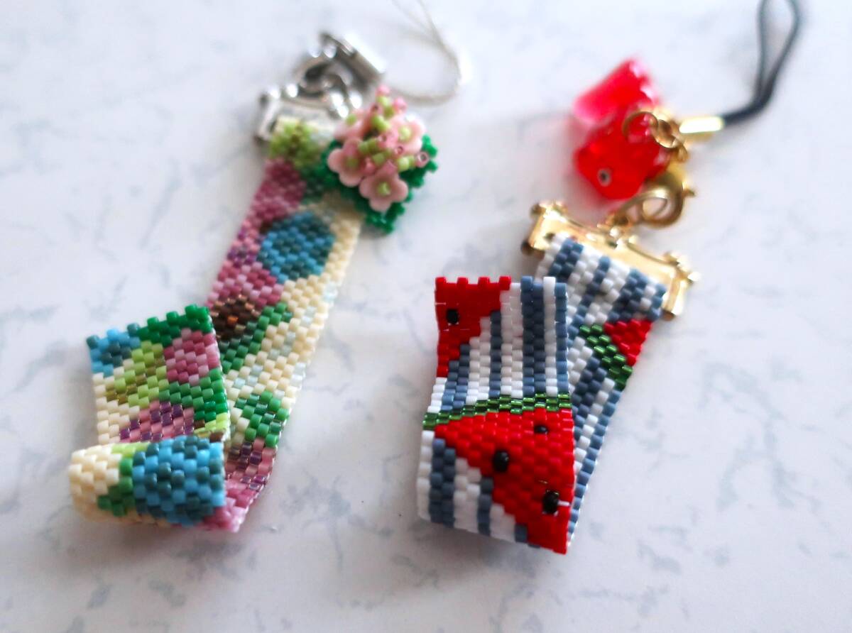 完成品★ 金魚と紫陽花ビーズステッチストラップ 2個セット_画像3