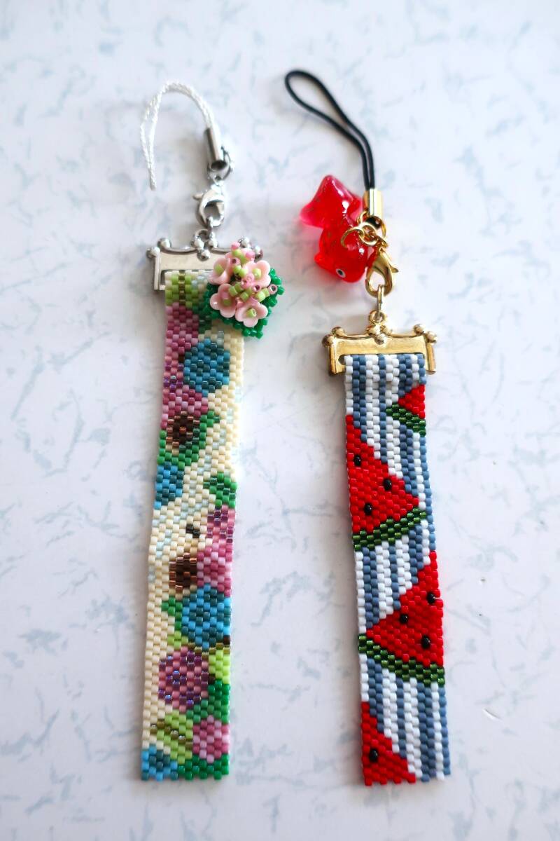 完成品★ 金魚と紫陽花ビーズステッチストラップ 2個セット_画像1