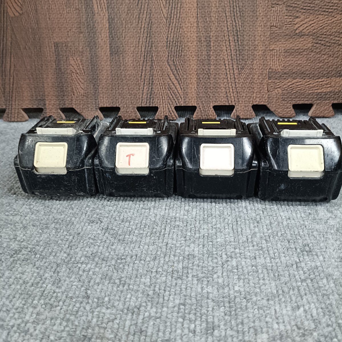 1円～(^^)/沖縄・離島地域発送不可　ジャンク品 マキタ　リチウムバッテリー BL1860B 4個セット　不良・寿命・故障などのジャンク品_画像4