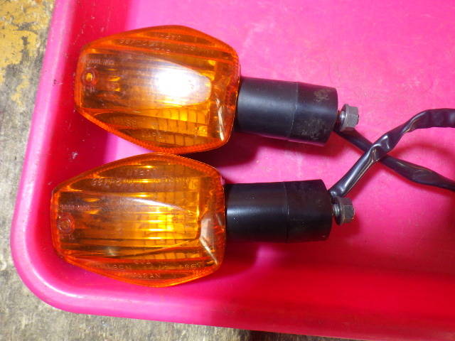 64323 ホンダ MC33-160～ VTR250 FI '16 純正 フロントウインカー 左右セット 割れ無 電球OK_画像2