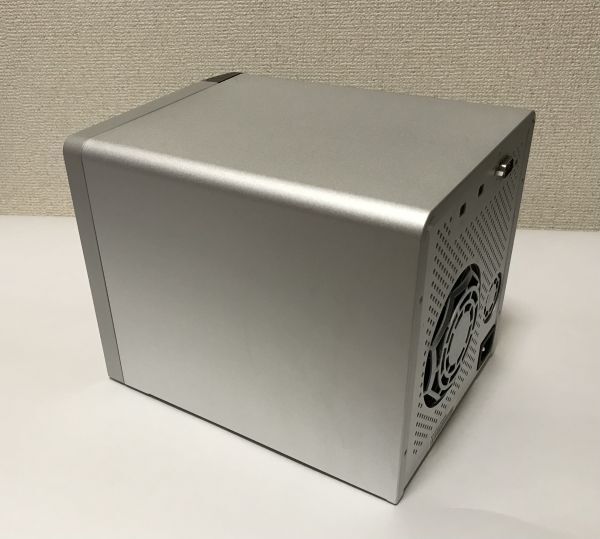 未使用品 PROMISE TECHNOLOGY Pegasus R4 HDD 4TB (1TB×4) 外付けハードディスクドライブ_画像5