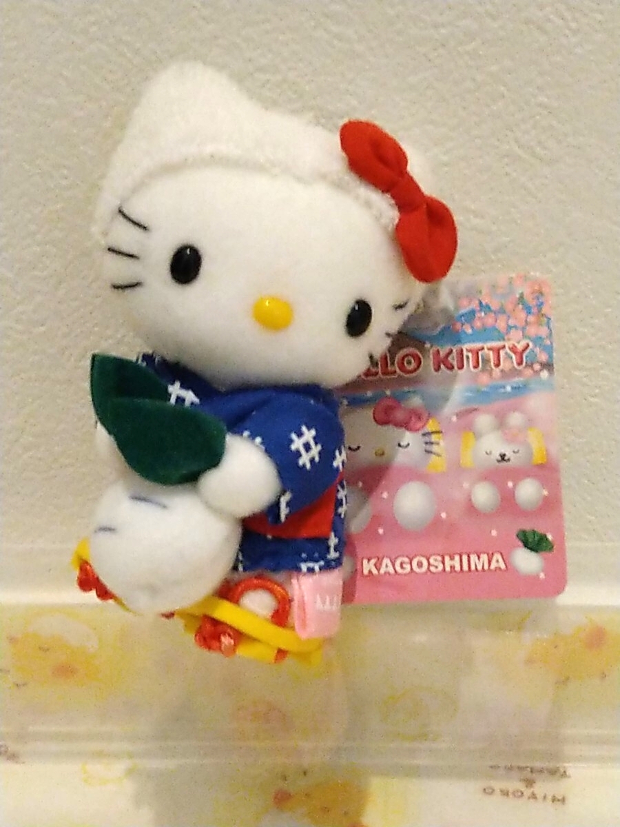 激レア　キティ　鹿児島限定　桜島大根　マスコット　ぬいぐるみ　ボールチェーン　タグ付き未使用品_画像1