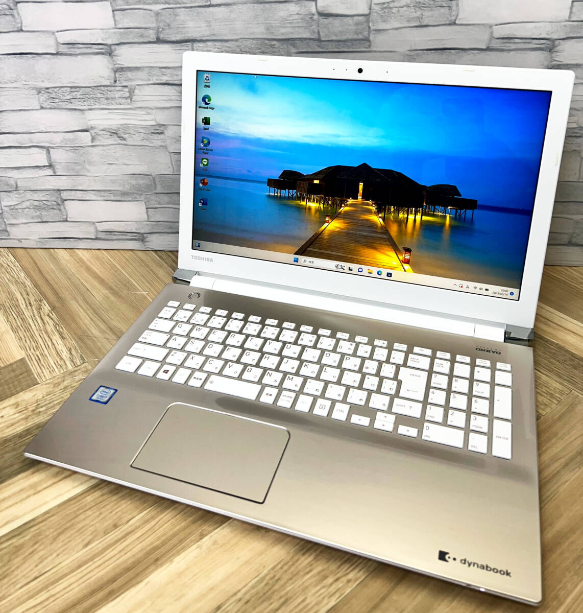 極上品/新型Window11搭載/東芝/爆速Core-i7搭載/カメラ/高速新品SSD512GB/驚異の16GBメモリ/DVD焼き/ブルーレイ/オフィス/ソフト多数！_画像2