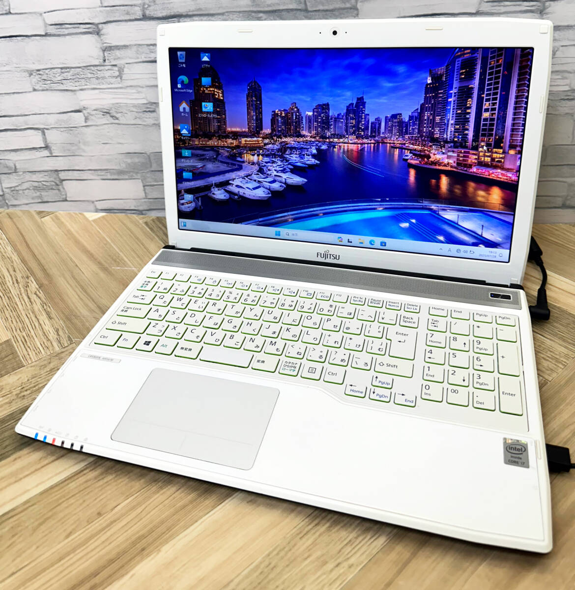 極上品/新型Window11搭載/富士通/爆速Core-i7搭載/カメラ/高速新品SSD512GB/驚異の16GBメモリ/ブルーレイ/DVD焼き/オフィス/ソフト多数_画像2