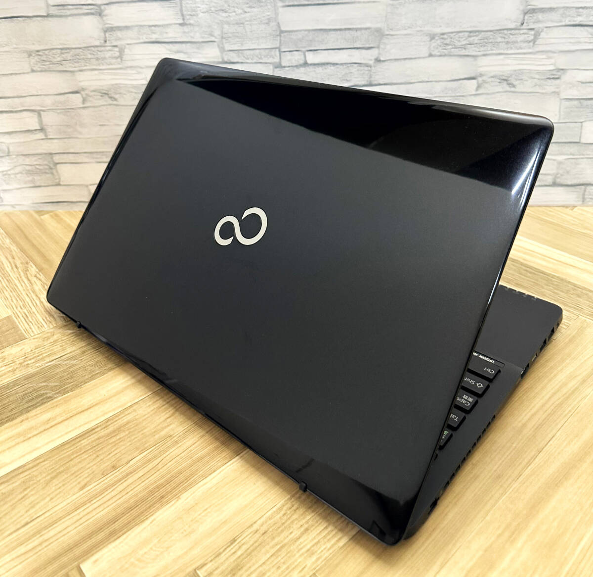 極上品/新型Window11搭載/富士通/爆速6世代CPU/カメラ/高速新品SSD256GB/驚異の8GBメモリ/DVD焼き/ブルーレイ/オフィス/ソフト多数!_画像6