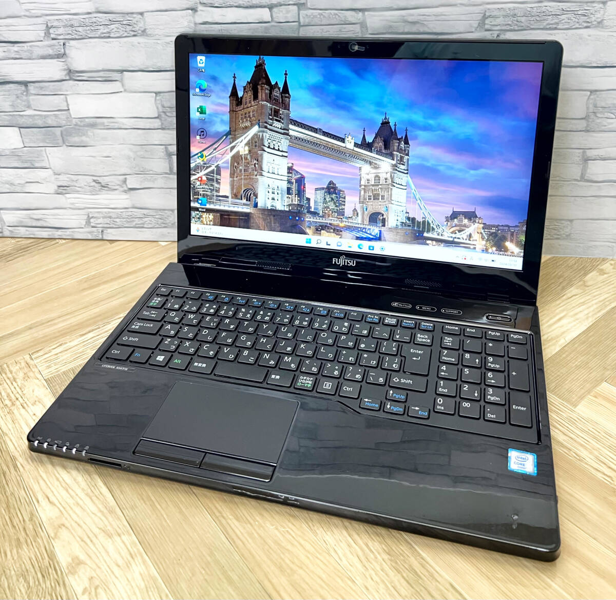 極上品/新型Window11搭載/富士通/爆速6世代CPU/カメラ/高速新品SSD256GB/驚異の８GBメモリ/DVD焼き/ブルーレイ/オフィス/ソフト多数！_画像2