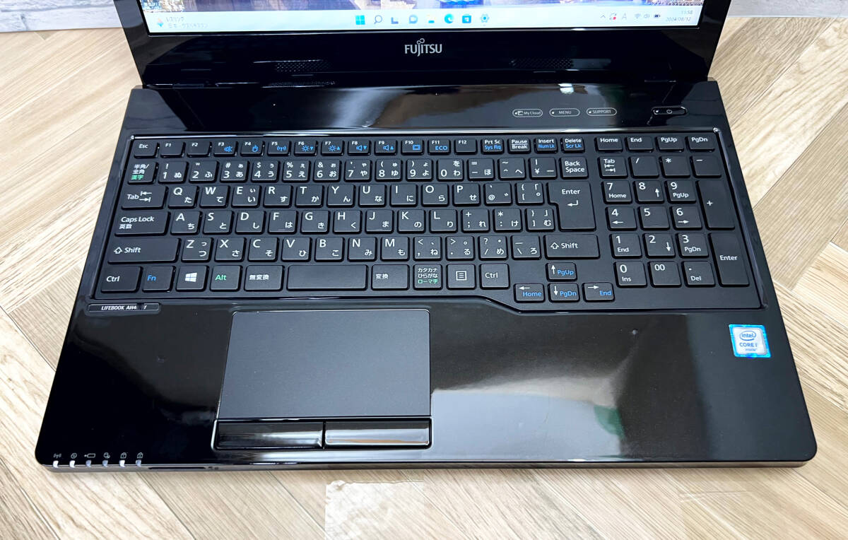 極上品/新型Window11搭載/富士通/爆速6世代CPU/カメラ/高速新品SSD256GB/驚異の８GBメモリ/DVD焼き/ブルーレイ/オフィス/ソフト多数！_画像3