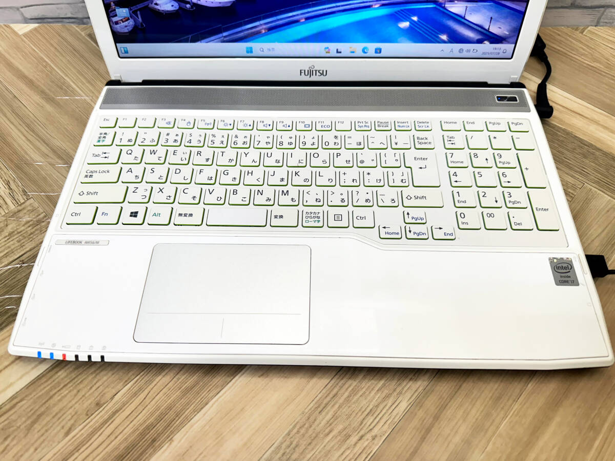 極上品/新型Window11搭載/富士通/爆速Core-i7搭載/カメラ/高速新品SSD512GB/驚異の16GBメモリ/ブルーレイ/DVD焼き/オフィス/ソフト多数_画像3