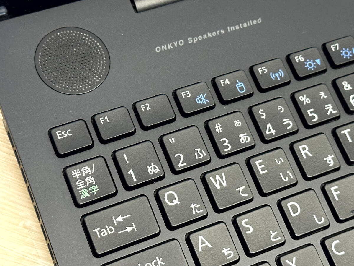 極上品/新型Window11搭載/富士通/爆速6世代CPU/カメラ/高速新品SSD256GB/驚異の8GBメモリ/DVD焼き/ブルーレイ/オフィス/ソフト多数!_画像4